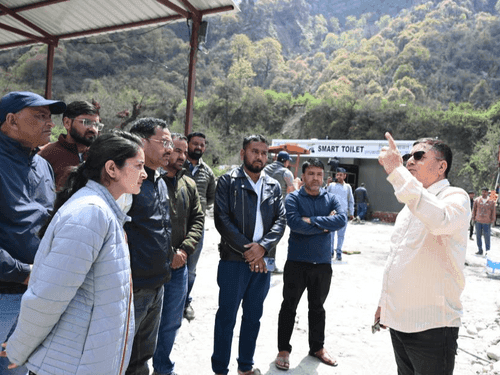 Image for DM Uttarkashi inspected the Yamunotri Dham area