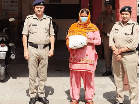 Image for Doon Police arrested a woman smuggler with illegal marijuana