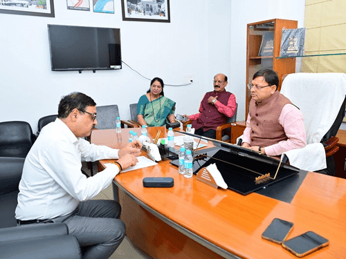 सीएम धामी ने चारधाम यात्रा ट्रांजिट कैंप का किया औचक निरीक्षण