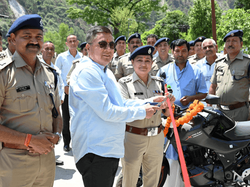 Image for Uttarkashi Police receives 10 new motorcycles for patrolling Char Dham Yatra routes