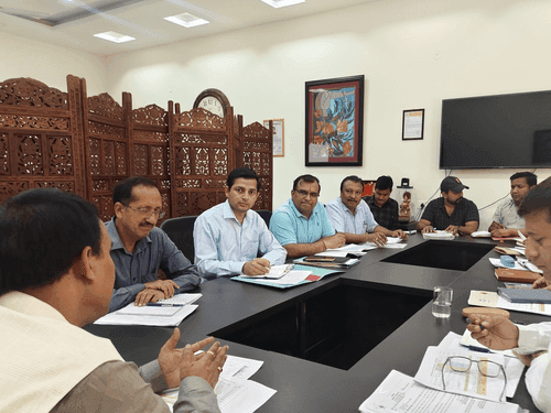 Image for डॉ0 धन सिंह रावत ने सड़क सुधार कार्य के लिए अधिकारियों को दिए निर्देश