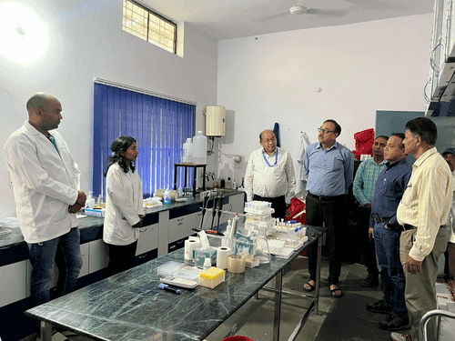 Image for Director of Animal Husbandry visits Disease Research Laboratory in Srinagar