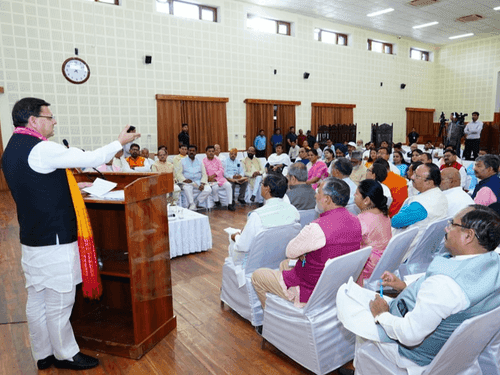 Image for CM Interacts with Officials, Emphasizes Effective Implementation of Schemes