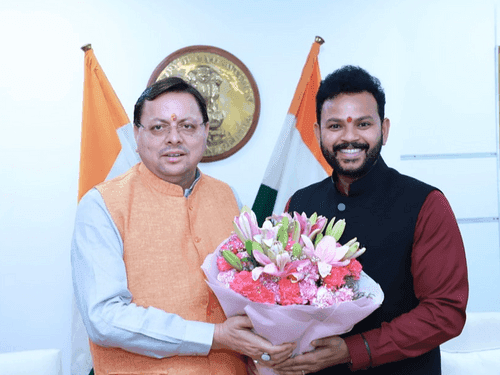 सीएम धामी ने केंद्रीय मंत्री से विमानन क्षेत्र के विकास और कनेक्टिविटी पर की चर्चा