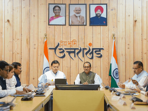 Image for Shivraj Singh Chouhan reviews agricultural schemes with CM Dhami in Dehradun