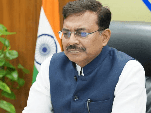 Image for CS Anand Bardhan reviews Health Department and Medical Education Plans