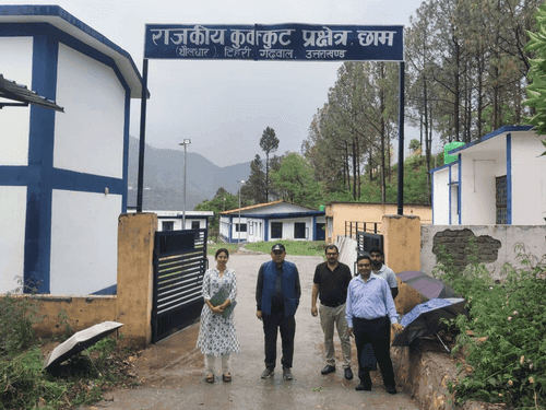 अपर निदेशक ने टिहरी गढ़वाल में की पशुपालन सेवाओं और योजनाओं की समीक्षा
