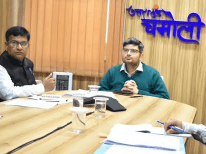 Image for Chamoli DM reviews BSNL service expansion in remote areas