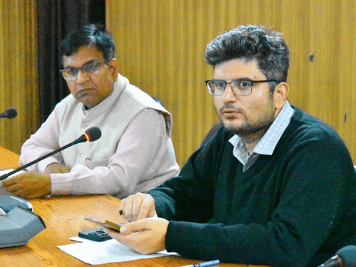 Image for Chamoli DM Sandeep Tiwari held a meeting regarding internal security