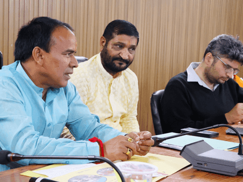 Image for डॉ0 धन सिंह रावत ने की नंदादेवी राजजात यात्रा की तैयारियों की समीक्षा