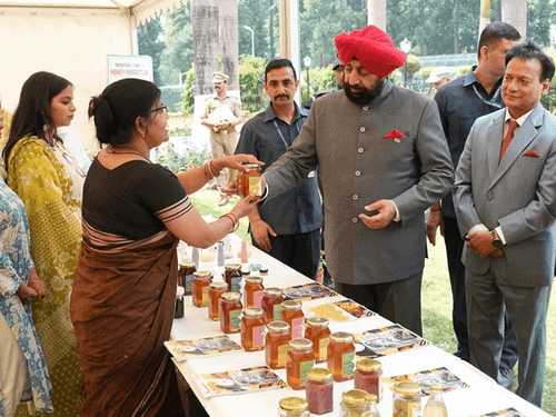 Image for Governor participates in 'World Bee Day' program at Raj Bhavan