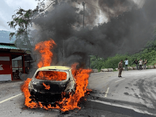 Image for Car catches fire on Mussoorie Road, major accident averted