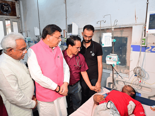 Image for सीएम धामी ने मनसा देवी हादसे के घायलों का जाना हाल