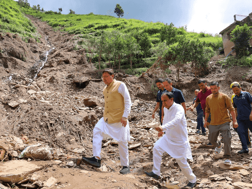 Image for CM Dhami and Minister Dr. Dhan Singh Rawat visit disaster-affected Sainji village