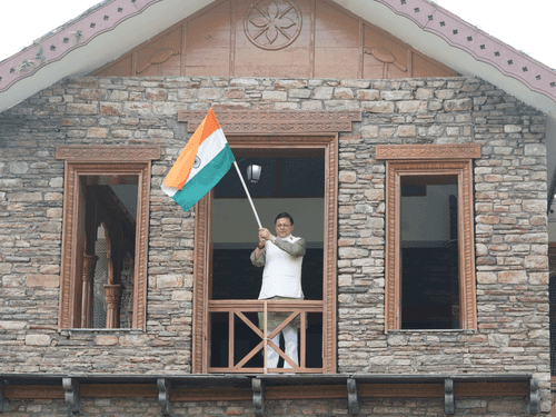 Image for CM Dhami hoists tricolor under ‘Har Ghar Tiranga’ campaign, appeals to residents