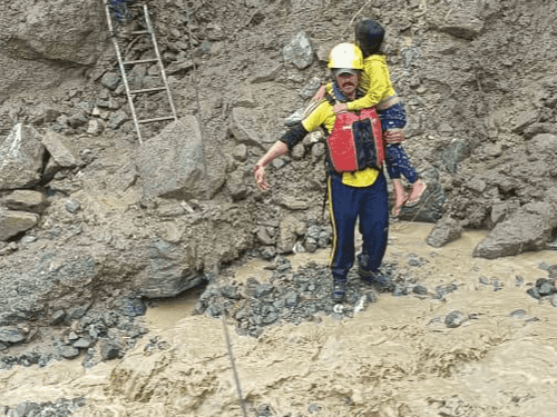 Image for Rescue operation by SDRF for people stranded in unsafe location in Rudraprayag