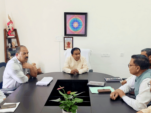 Image for Cabinet Minister Dr. Rawat issues strict directives on bear menace in Thalisain