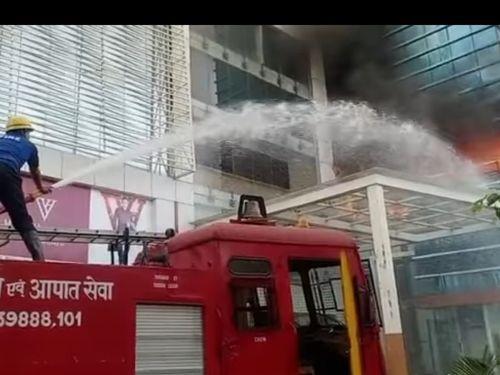 पेंटागन मॉल में लगी आग, अग्निशमन दल ने पाया आग पर काबू