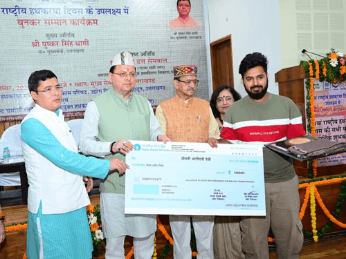 Image for CM Dhami honored 11 artisans with the Uttarakhand Shilp Ratna Award