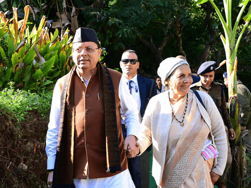 मुख्यमंत्री धामी ने पिथौरागढ़ स्थित अपने पैतृक गांव का किया दौरा