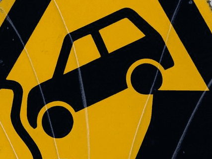 Image for थत्यूड़-मसूरी मार्ग पर खाई में गिरी कार, व्यक्ति की गई जान