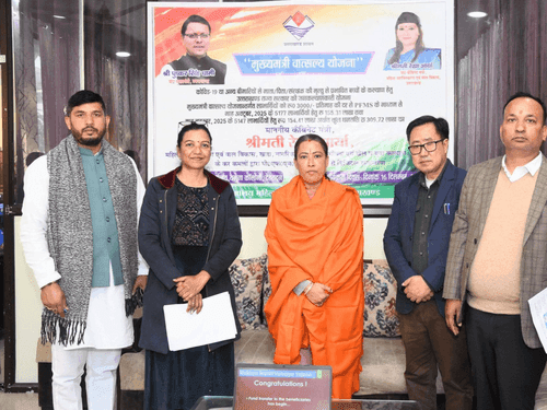 कैबिनेट मंत्री रेखा आर्या ने लाभार्थियों के खातों में सहायता राशि की ट्रांसफर