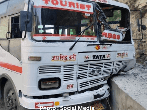 उत्तराखंड में तोता घाटी के पास बस के ब्रेक फेल, चालक की सूझबूझ से बड़ा हादसा टला