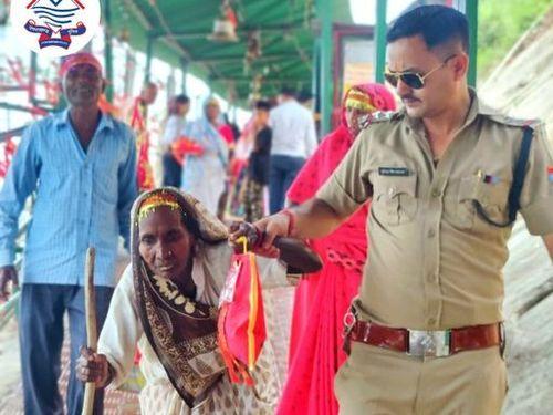 Image for वृद्ध माता के लिए सहारा बनी उत्तराखण्ड पुलिस