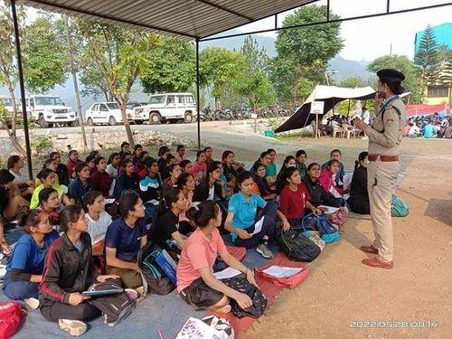 महिला अभ्यर्थियों को महिला संबंधी आवश्यक जानकारी देकर किया गया जागरुक