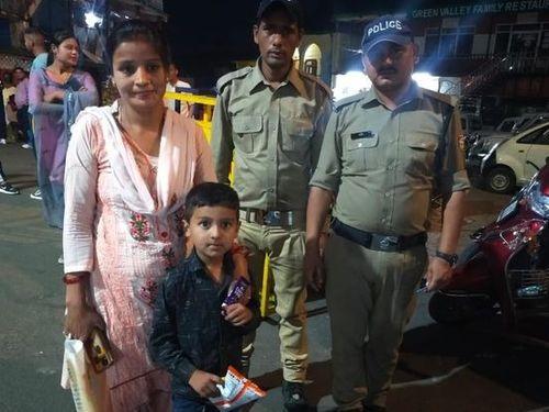 मात्र आधे घंटे में माँ से बिछड़े बच्चे को, माँ से मिलाया