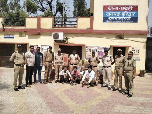 Image for अवैध रूप से चल रही पटाखा फैक्ट्री पर पथरी पुलिस ने अचानक दी दस्तक, 03 बिना डिग्री के विशेषज्ञ गिरफ्तार