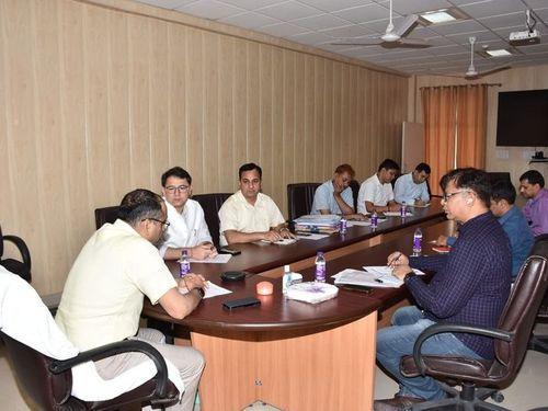 विशेष प्रमुख सचिव ने सूचना विभाग के अधिकारियों के साथ बैठक की