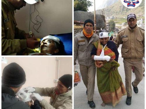 सीढ़ियों पर ठोकर खाकर गिरी श्रद्धालु को पुलिस ने दिया सहारा