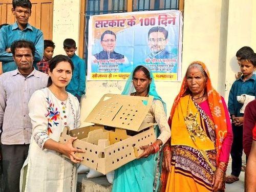 आजीविका वृद्धि हेतु 1 यूनिट एक दिवसीय कुक्कुट चूजों का किया गया वितरण