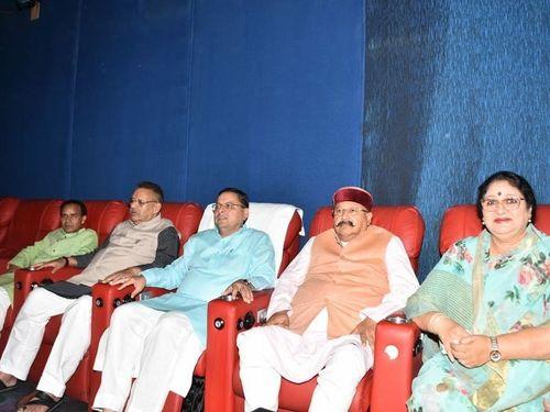 सीएम धामी ने फिल्म ‘सम्राट पृथ्वीराज’ देखी