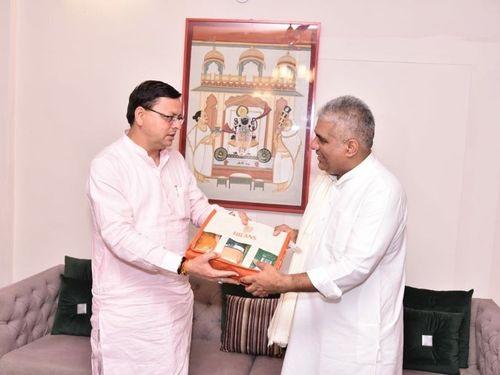 सीएम धामी ने केंद्रीय वन एवं पर्यावरण मंत्री श्री भूपेन्द्र यादव से शिष्टाचार भेंट की