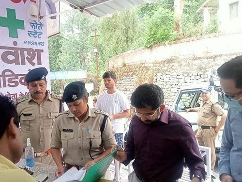 Image for पुलिस व स्वास्थ्य विभाग टीम ने संयुक्त रुप से मेडिकल स्टोरों का औचक निरीक्षण किया 