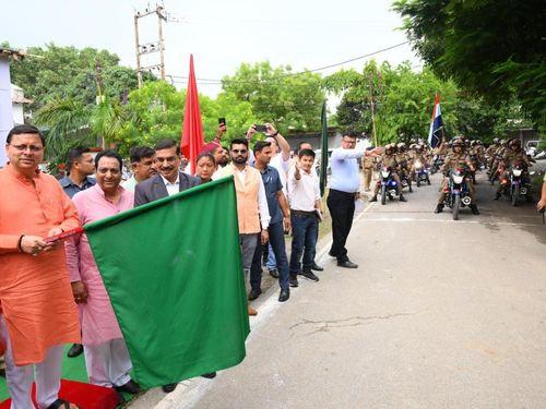 Image for सीएम धामी ने 150 चीता मोबाइल बाइक को फ्लैग ऑफ किया