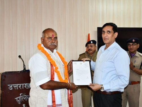 सेवानिवृत्त हो रहे उ0नि0 घुड़सवार पुलिस को नैनीताल पुलिस ने दी भावभीनी विदाई