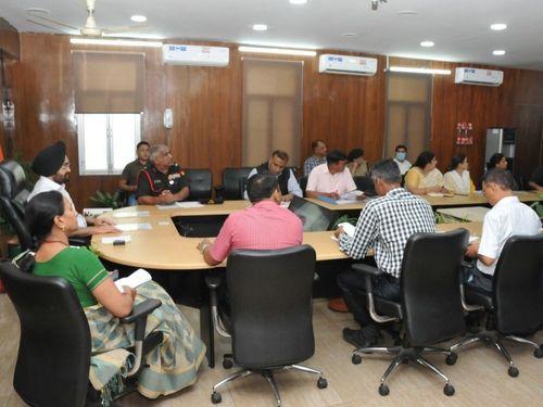 मुख्य सचिव डॉ. एस.एस. संधु की अध्यक्षता में पुलिस एवं सेना के अधिकारियों के मध्य बैठक की गई