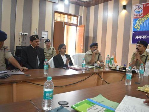 पुलिस अधिकारियों/कर्मचारियों के साथ लिया गया मासिक सम्मेलन/अपराध गोष्ठी