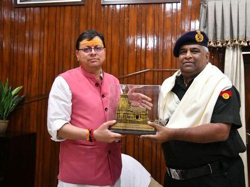 सीएम धामी से जोनल रिक्रूटिंग ऑफिसर मेजर जनरल एन.एस. राजपुरोहित ने शिष्टाचार भेंट की