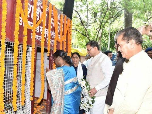 सीएम धामी ने शहीद राज्य आंदोलनकारियों को श्रद्धांजलि दी