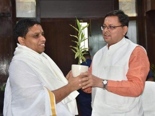 Image for सीएम धामी ने वीर चंद्र सिंह गढ़वाली सभागार में आयोजित बैठक में प्रतिभाग किया