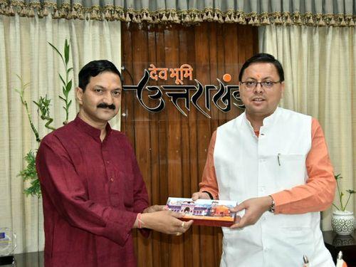 श्री बदरीनाथ- केदारनाथ मंदिर समिति के अध्यक्ष श्री अजेंद्र अजय ने सीएम धामी से भेंट की