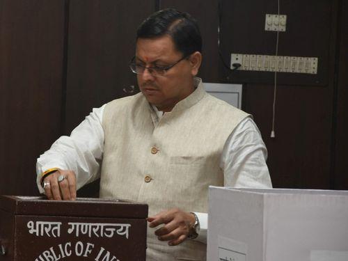 सीएम धामी ने राष्ट्रपति पद के चुनाव में अपने मताधिकार का किया प्रयोग 