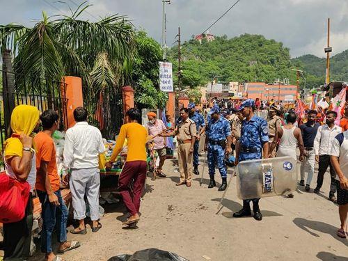 अतिक्रमण हटाकर कावड़ियों के लिए स्थान करवाया गया सुलभ 