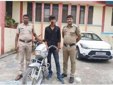 Image for चोरी की मोटरसाइकिल के साथ अभियुक्त गिरफ्तार