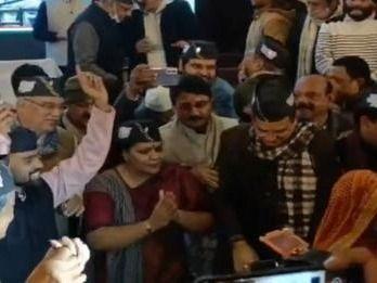 Image for हरदा ने छत्तीसगढ़ के मुख्यमंत्री के साथ लगाए ठुमके