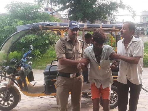 कांवड़िये की बिगड़ी तबीयत, उत्तराखण्ड पुलिस ने पहुंचाया अस्पताल